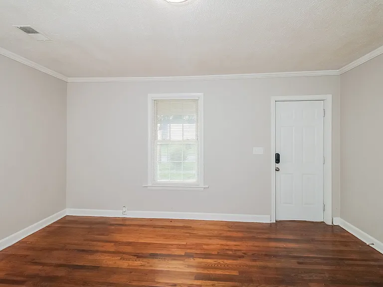 1494795_018_living_room_12931562.jpg