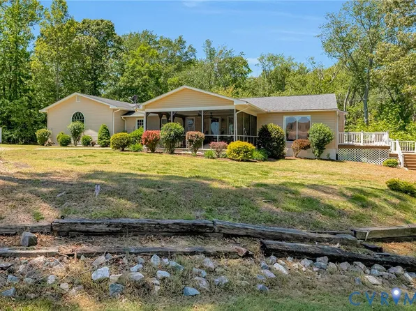 102 Riverside Dr, Center Cross, VA 22437
