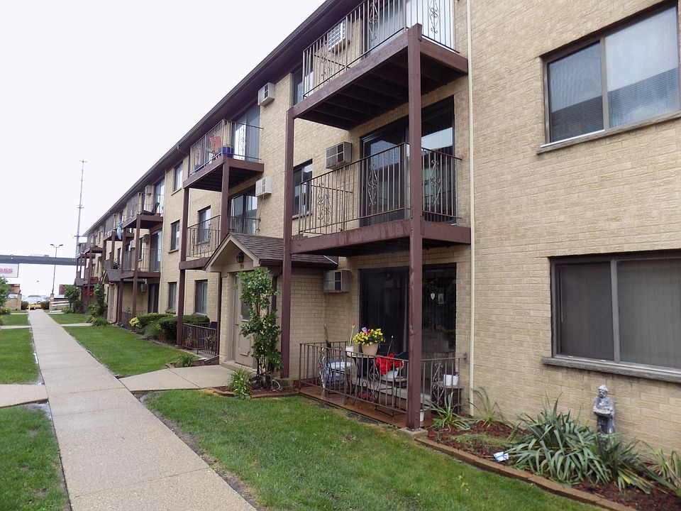1st image of 7214 W Wrightwood Ave APT 2S