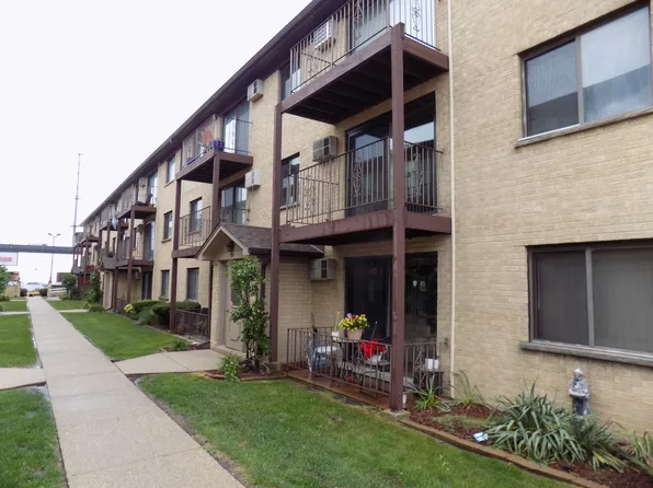 7214 W Wrightwood Ave APT 2S, Elmwood Park, IL 60707