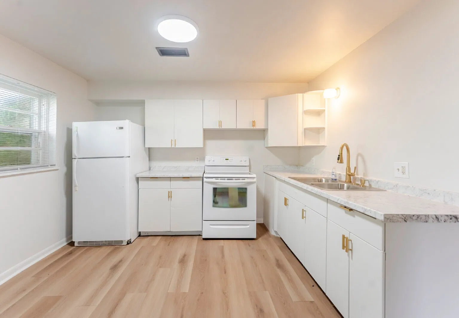 2 bed, 1.0 bath, 1450 sqft, $1,200 — Photo 3
