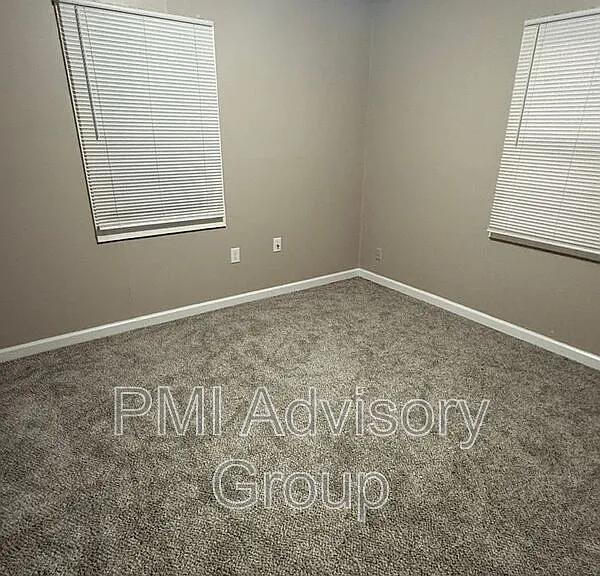 3365 SE Girard St — Photo 5