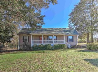 27 Fairway Ln, Hartwell, GA 30643