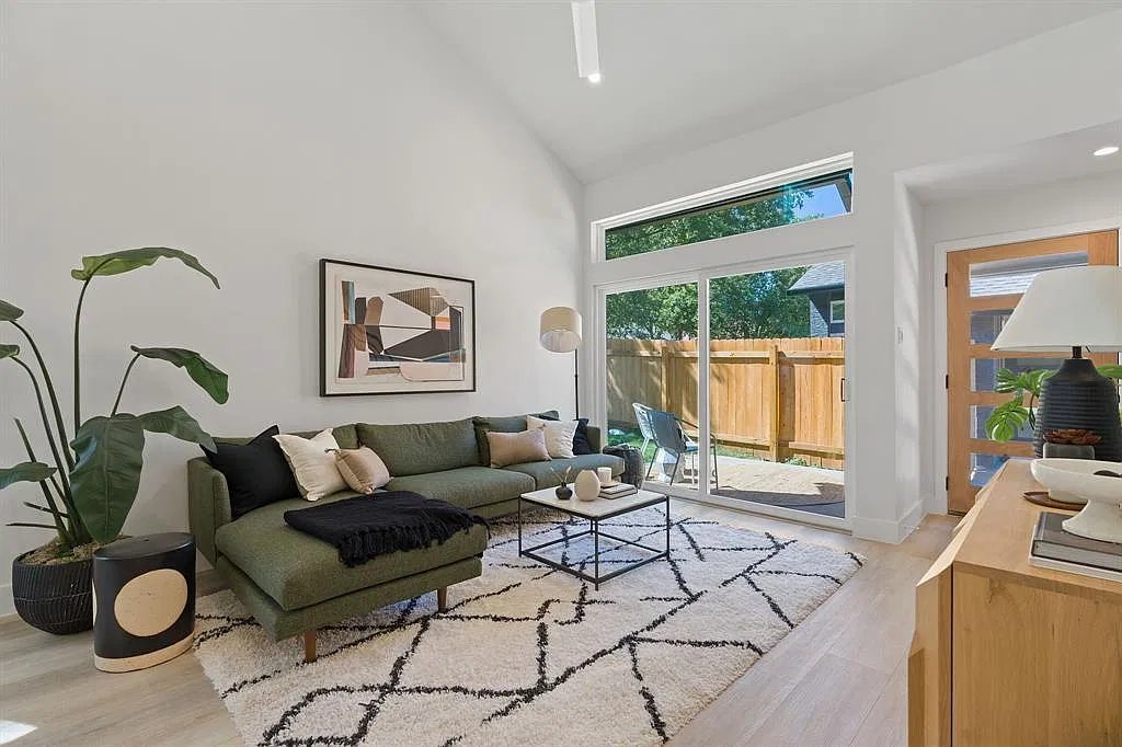 2 bed, 1144 sqft, $2,250 — Photo 4