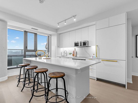 5th image of 250 Lawrence Ave W #810