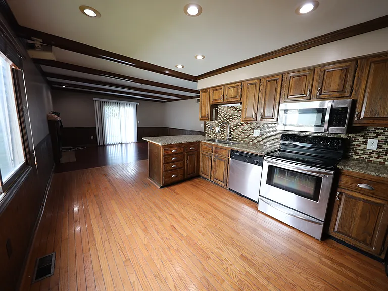 6466 Ponset St — Photo 9