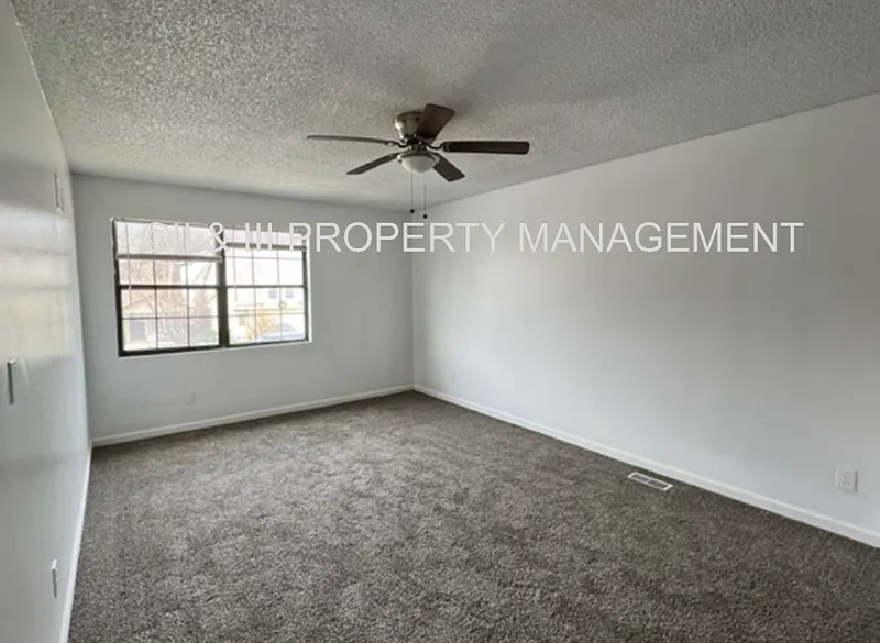 2 bed, 2.5 bath, 1310 sqft, $1,650 — Photo 2