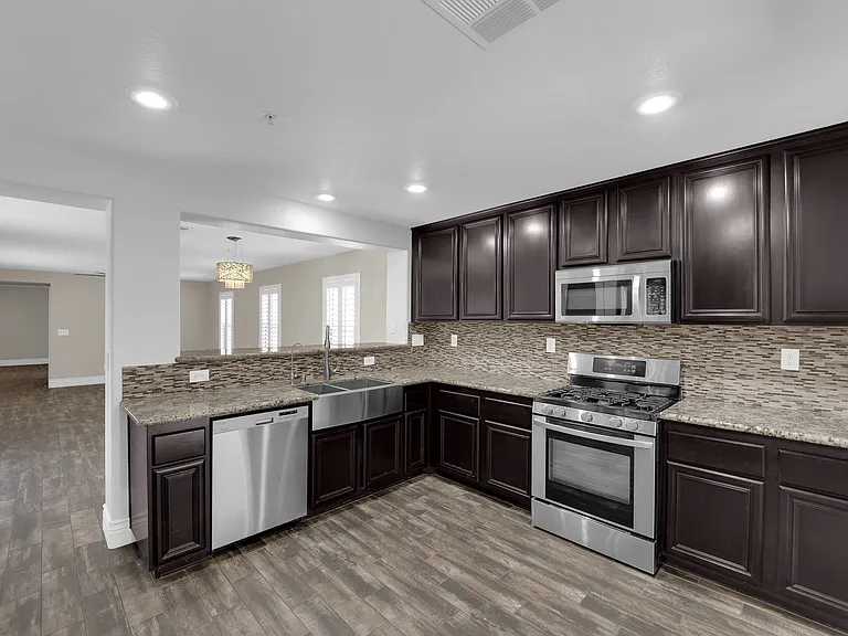 646 Monument Point St — Photo 17