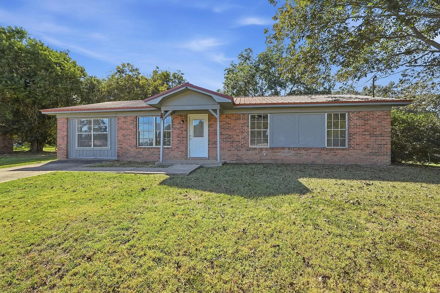 4 bed, 1.5 bath, 1431 sqft, $1,595 — Photo 3