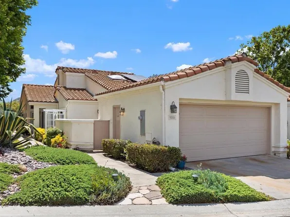 9046 Circle R Oaks Ln, Escondido, CA 92026