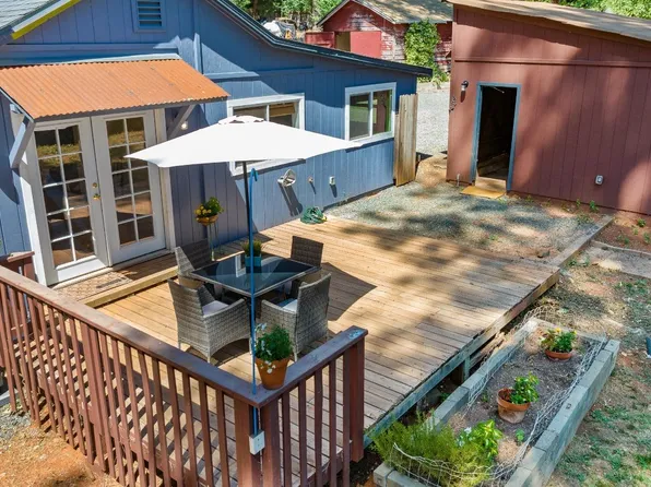 10701 Walker Dr, Grass Valley, CA 95945