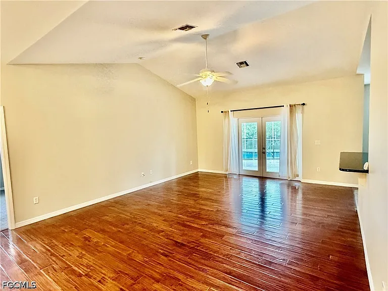 1466 Argyle Dr — Photo 9