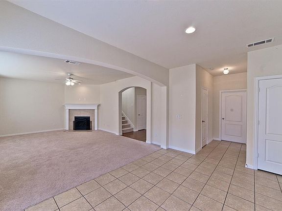 5th image of 810 Grove Dr