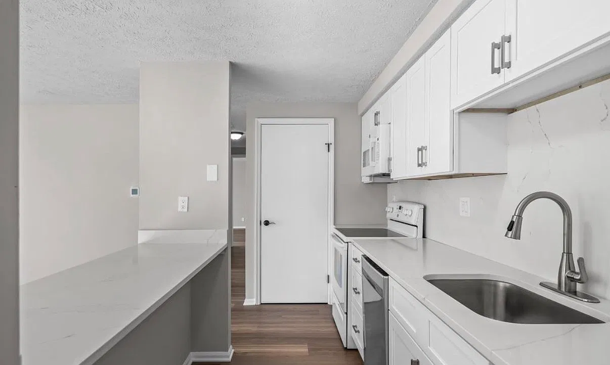 2 bed, 1011 sqft, $1,900 — Photo 4