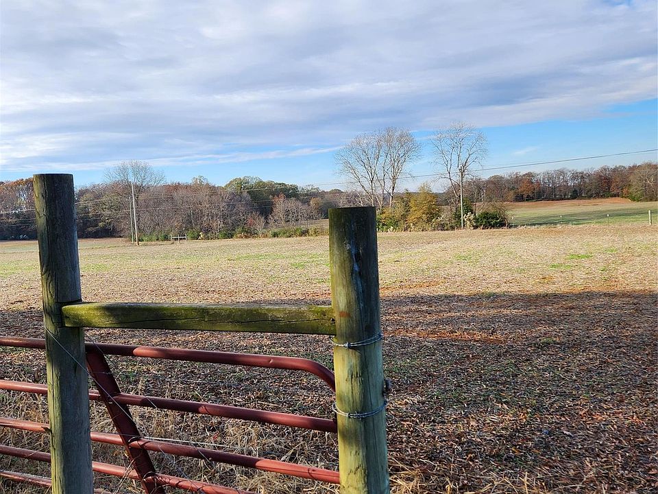 1st image of 1406 Old Highway 74