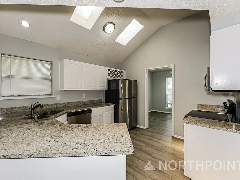 404 Derby Ln — Photo 6