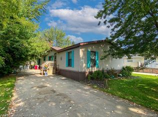 20979 Chienne Ct, Macomb, MI 48044