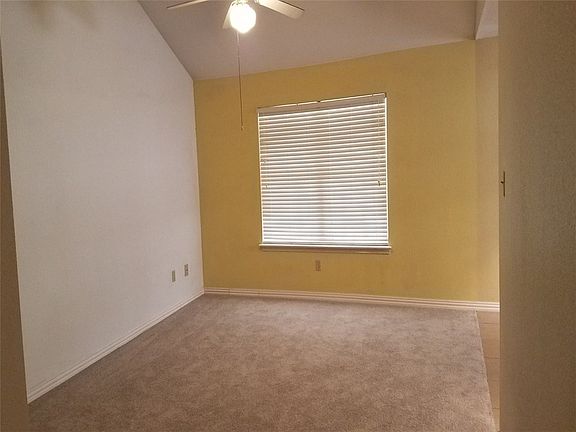 4th image of 1601 Parkwood Dr