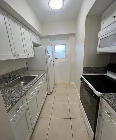 2822 Van Buren St #102 — Photo 3