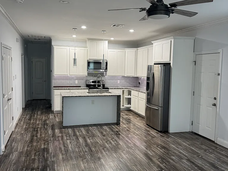3919 Diamond Ave — Photo 2