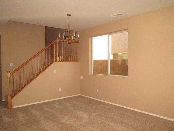 Living room / dining