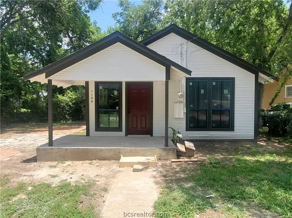1104 E 25th St, Bryan, TX 77803