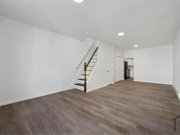 2412 S Franklin St, Philadelphia, PA 19148