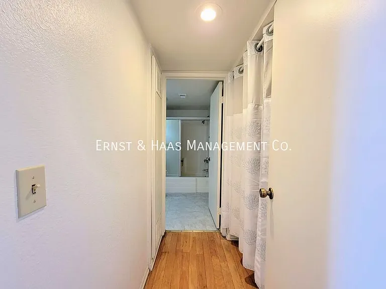 2755 E Hill St — Photo 16