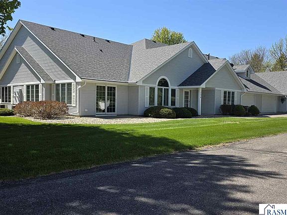 2nd image of 1310 Pine Pointe Curv