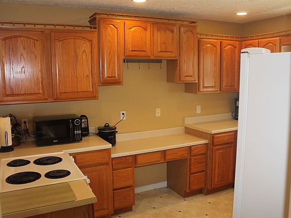 4th image of 223 Wilmington Ct