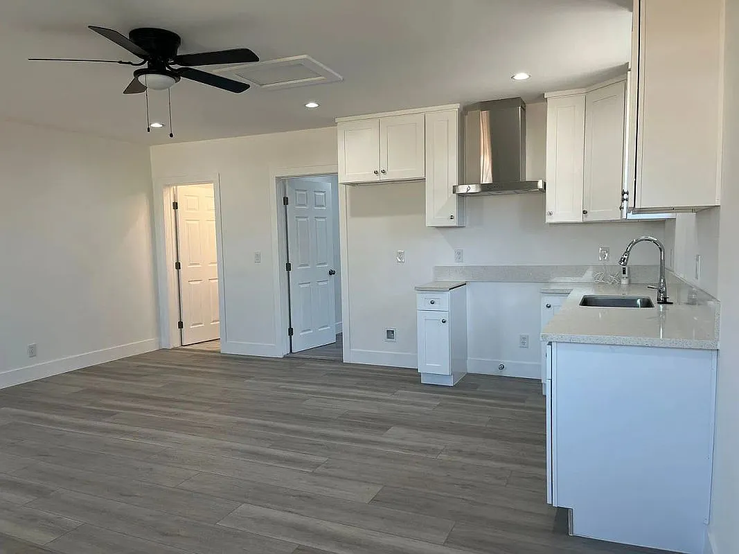1 bed, 1.0 bath, 800 sqft, $2,200 — Photo 4