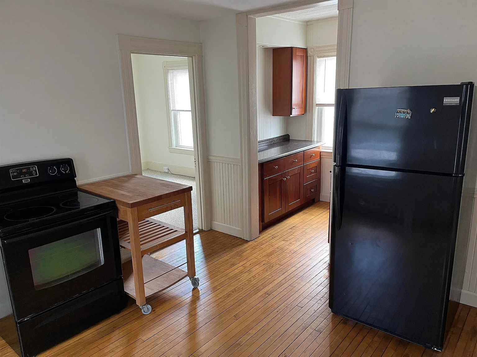 3 bed, 1.0 bath, 1112 sqft, $2,500 — Photo 2
