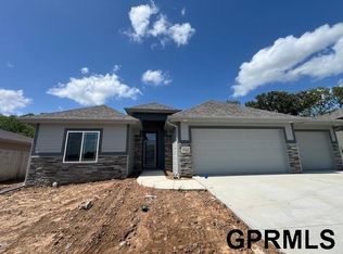 4560 Barksdale Dr, Bellevue, NE 68133