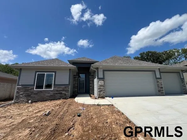 4560 Barksdale Dr, Bellevue, NE 68133