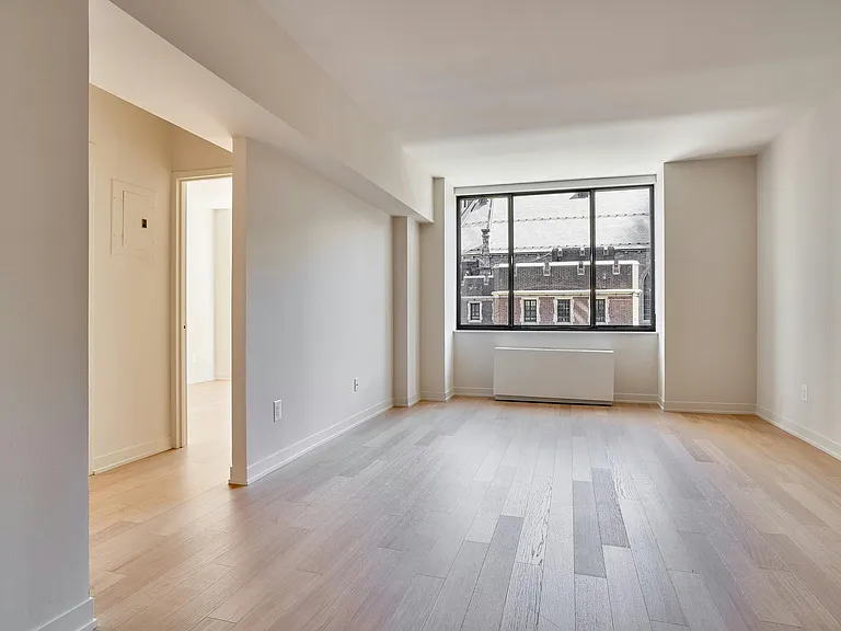 Columbus Cir #N17A — Photo 3