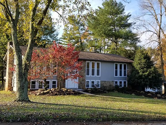 2nd image of 729 W Meadecrest Dr