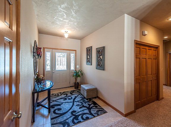 2nd image of 713 SE Bedford Loop