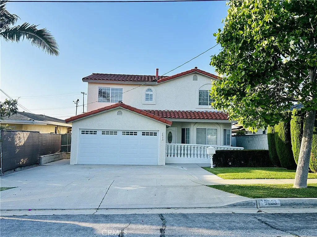 9 bed, 3690 sqft, $9,500 — Photo 1