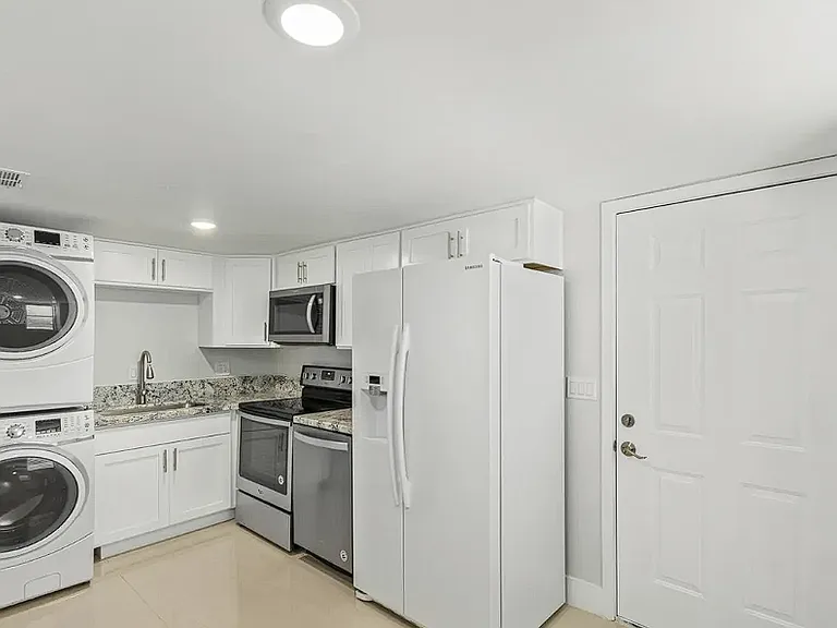 3402 E Virginia Ave — Photo 6