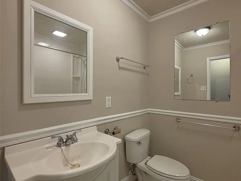1052 Rembrandt Dr SW — Photo 9