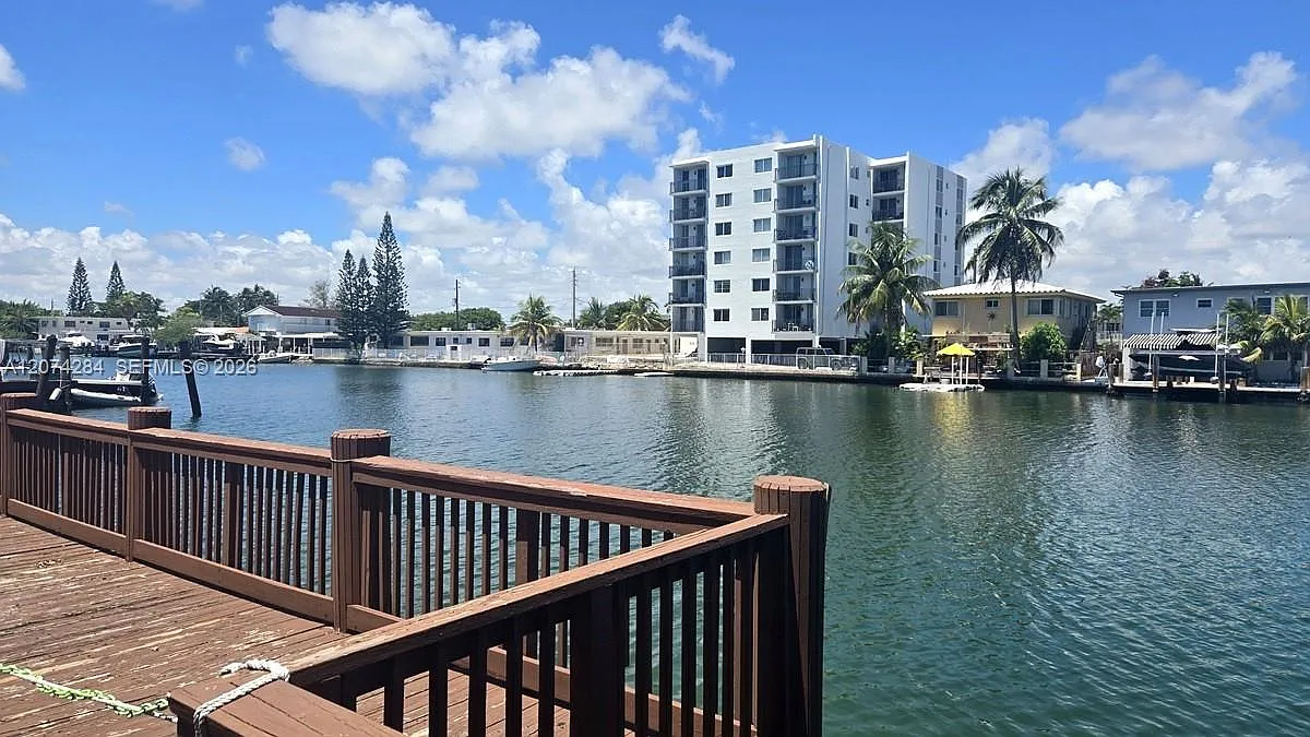 Creek Towers & Yacht Club — Photo 4