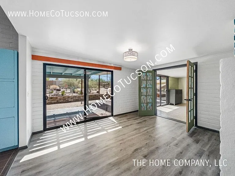 120 E Magee Rd — Photo 14