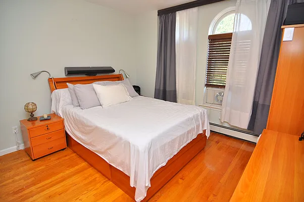 Sold by Momentum Real Estate LLC | media 8