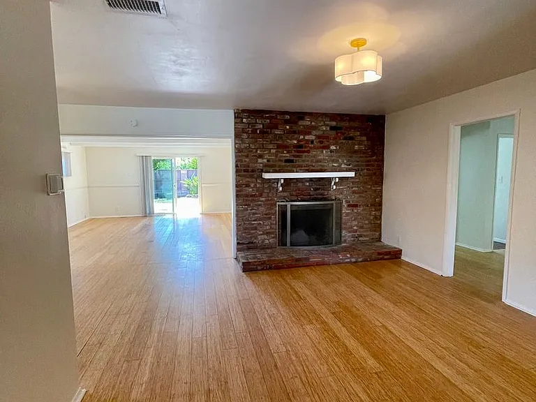 123 Hastings Ave — Photo 9