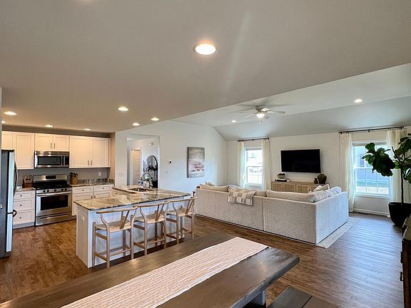 5th image of 502 Abagail Cir