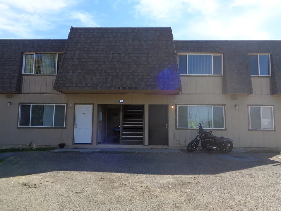 958 S Barrett Rd #4
