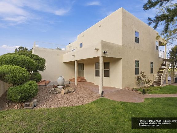 4th image of 980 Hillside Cir SW