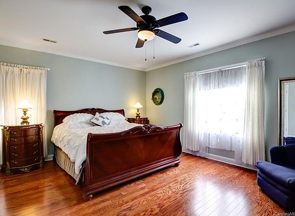 5th image of 112 Middleton Pl