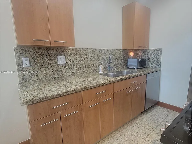 7400 Harding Ave #15 — Photo 4