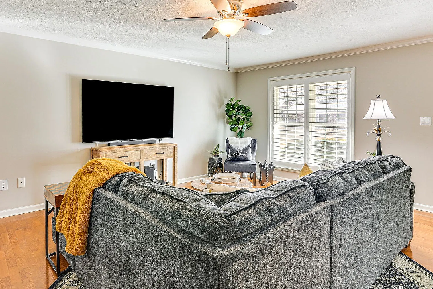 3 bed, 2.0 bath, 1496 sqft, $4,419 — Photo 3